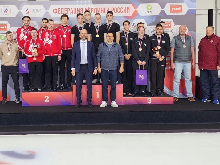 Иркутские юниоры одержали победу в первенстве России по керлингу