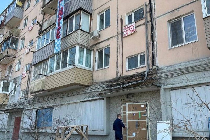 Во Владивостоке дом рискует разрушиться из-за строительства магазина