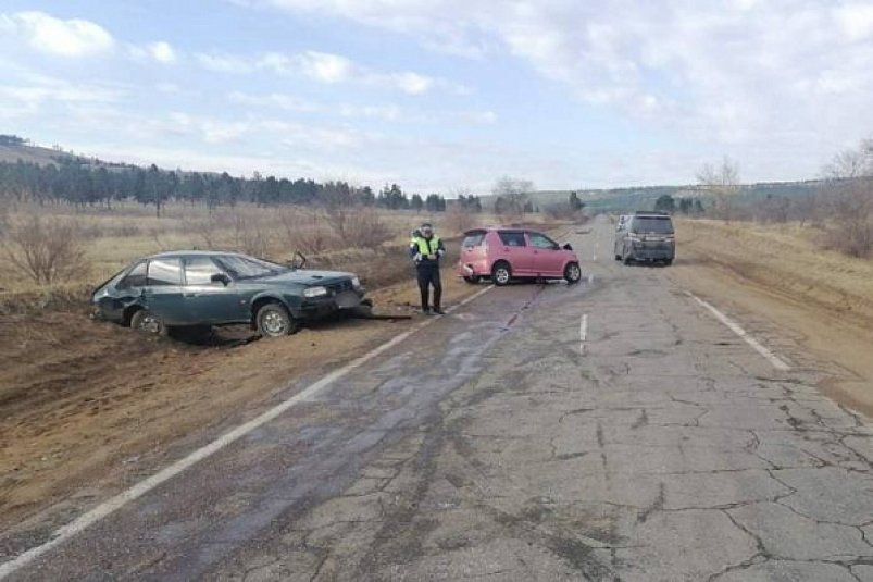 В Селенгинском районе Бурятии столкнулись две машины и пострадали три человека