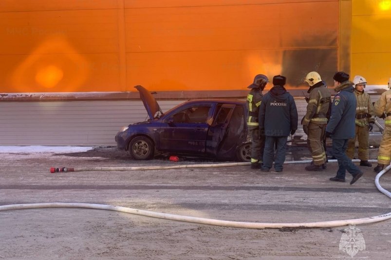 В Братске загорелся легковой автомобиль