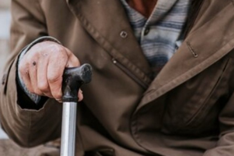 Зажал 81-летнего инвалида дверями водитель пассажирского транспорта