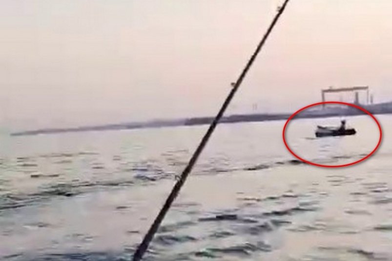 ЧП в море: пустую рыбацкую лодку обнаружили в Приморье - кадры
