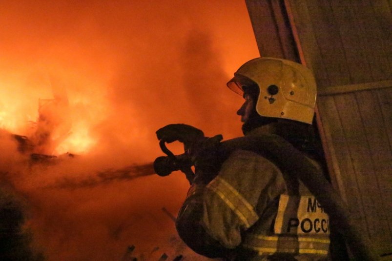 Частный жилой дом сгорел во Владивостоке