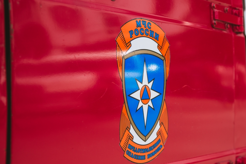 Во Владивостоке мощный пожар уничтожил кабину грузовика