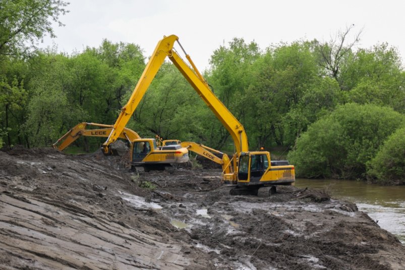 Работы по расчистке русел рек в Спасске-Дальнем завершат к концу июня