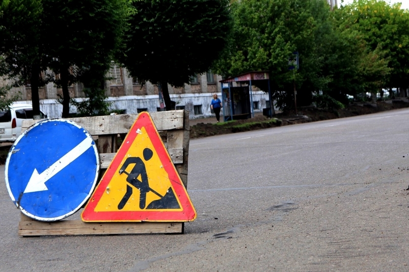 Во Владивостоке ограничат движение автомобилей из-за ремонта на сетях канализации