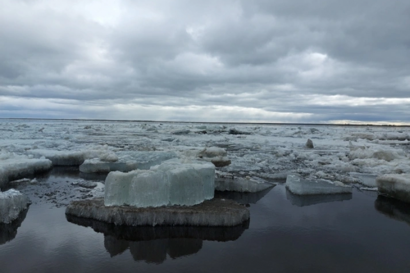 Власти Якутии просят не выходить на пойменные участки с связи с подъемом воды