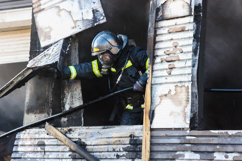 Пожар в десятиэтажке во Владивостоке потушили