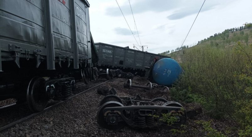 Поезд Иркутск-Анапа задержан из-за схода грузовых вагонов под Красноярском