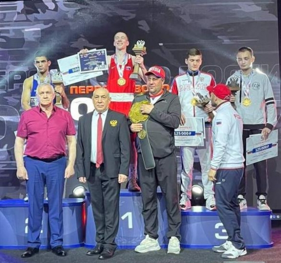 Хабаровчанин одержал победу в первенстве России по боксу среди юниоров