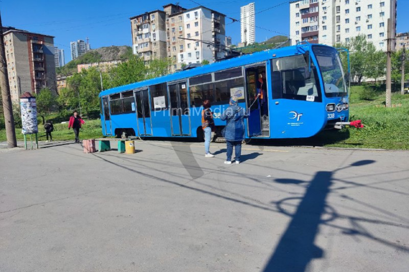 Во Владивостоке остановили трамвайное движение