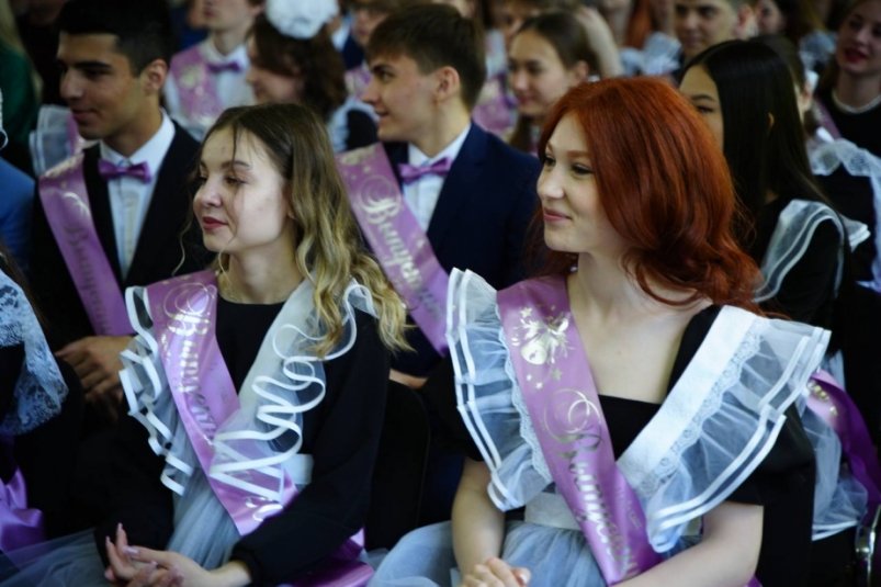 Более пяти тысяч школьников услышали последний звонок в Хабаровском крае