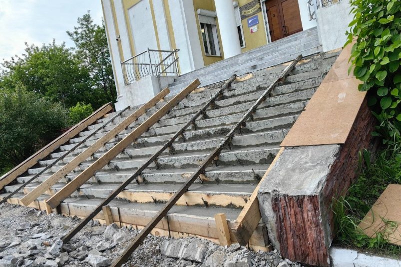 Ремонт лестницы в театре кукол Находки завершит обновление учреждения