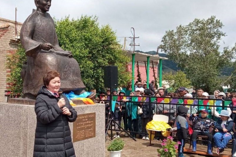 Автору толкового слова тибетского языка поставили памятник в Бурятии