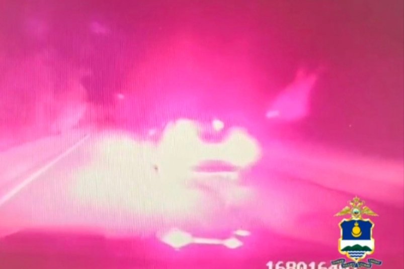 В Бурятия женщина на угнанном авто довела автоинспекторов до стрельбы