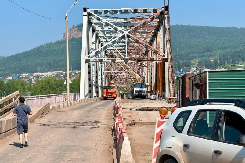 Движение по капитально ремонтируемому мосту через Лену в Усть-Куте обеспечат до конца года
