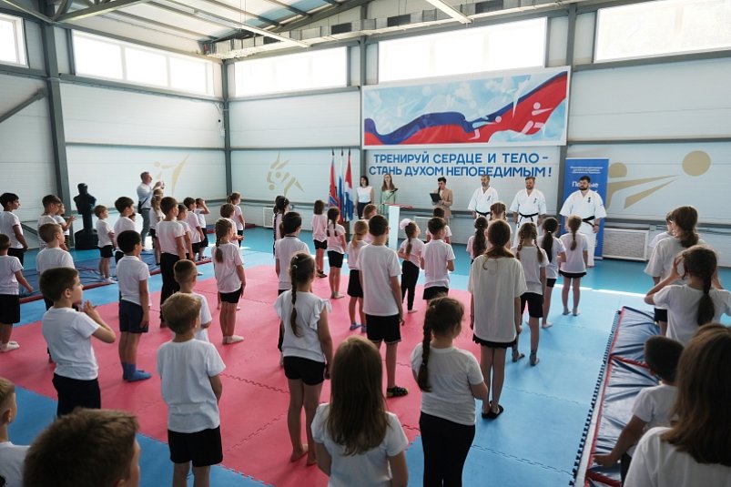 Во Владивостоке в школе № 56 открылся новый физкультурно-оздоровительный комплекс