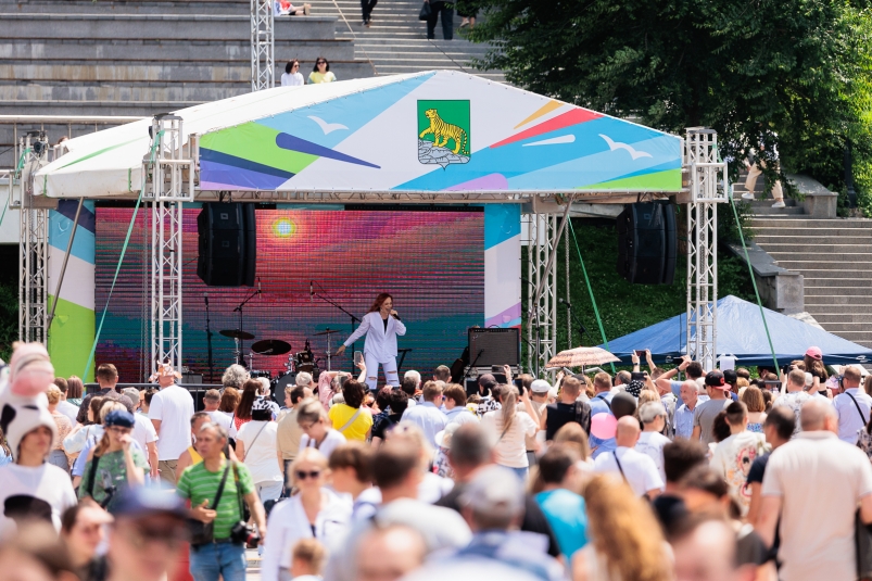 Москвичи, хабаровчане и калининградцы отметили День молодежной столицы во Владивостоке