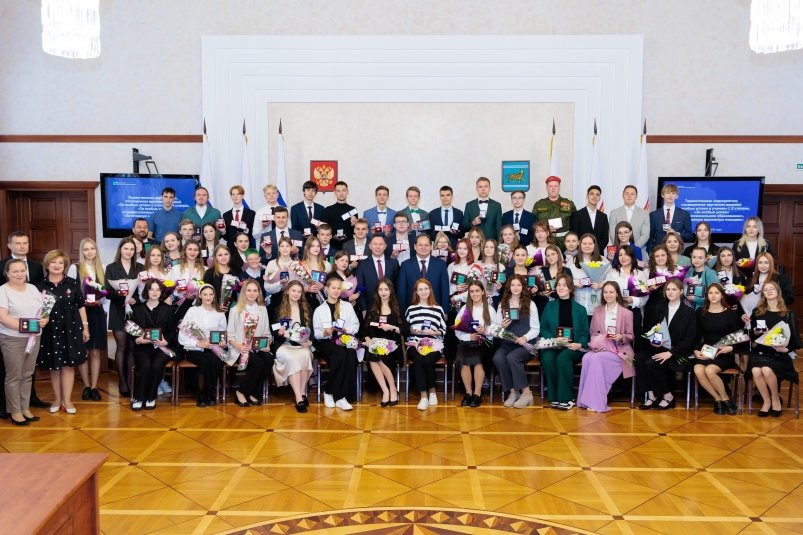 Медалями наградили лучших выпускников образовательных учреждений ЕАО