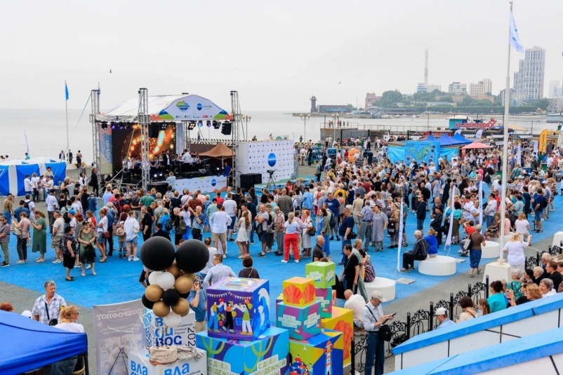 Зрелищно, ярко и вкусно: День рыбака с размахом отметили во Владивостоке