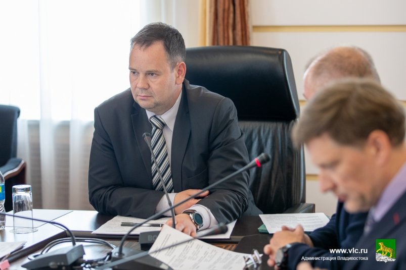 Не готов рисковать детьми ради снижения стоимости госзакупок - первый вице-мэр Владивостока