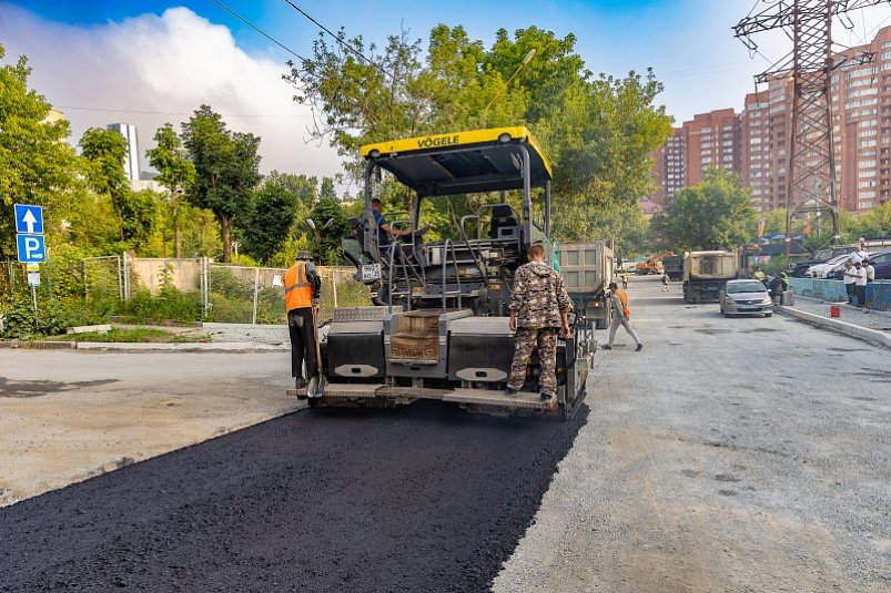 Во Владивостоке началось асфальтирование улицы Иманской