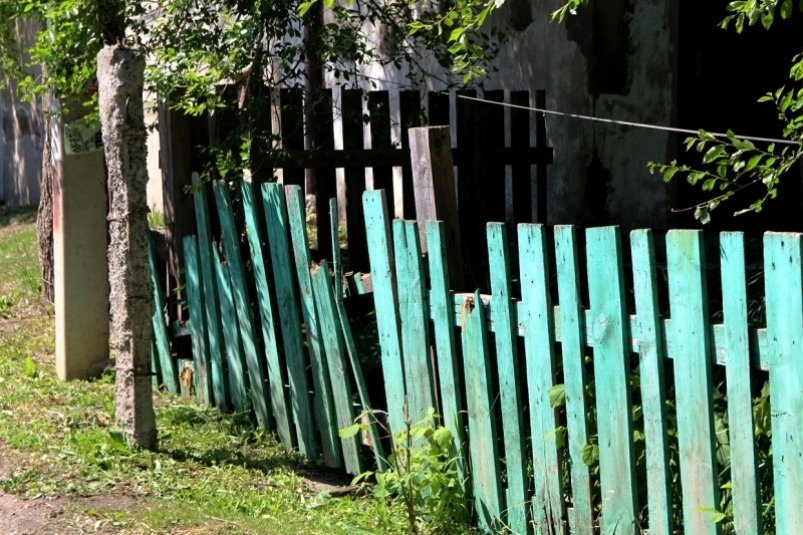 Штраф в 15 000 рублей по ЖКХ ждет дачников за отсутствие одной надписи на заборе