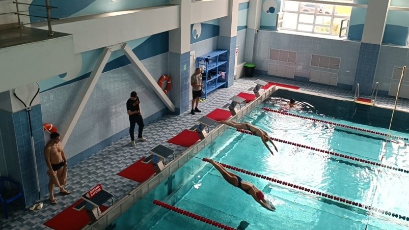 В Комсомольске-на-Амуре сотрудники МЧС приняли участие в соревнованиях по плаванию 