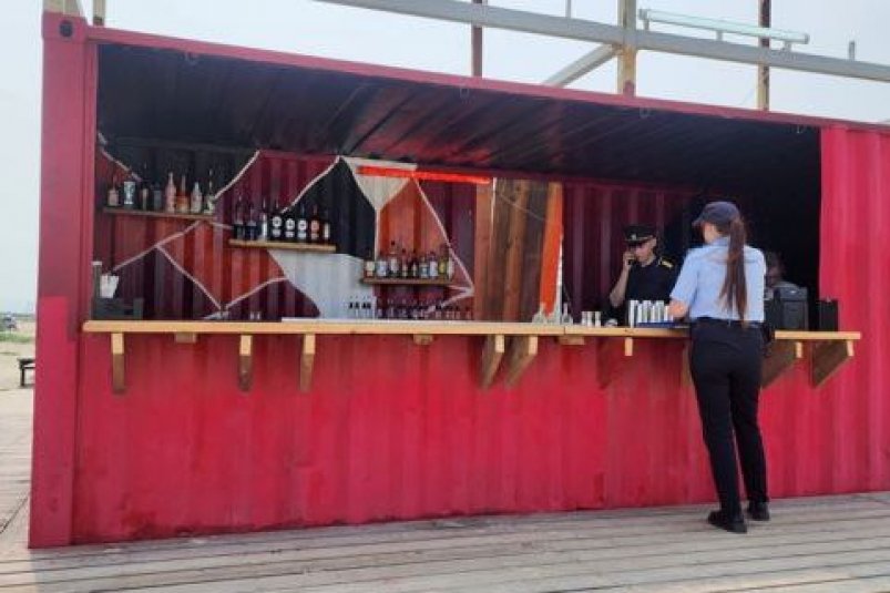 В Славянке на пляже пресечена нелегальная торговля алкоголем