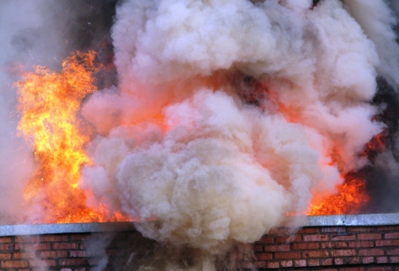 В результате крупного пожара уничтожен ряд строений в Якутске
