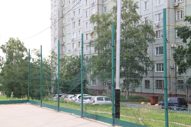 Сергей Кравчук: В Хабаровске начался ремонт ограждения на спортивной площадке