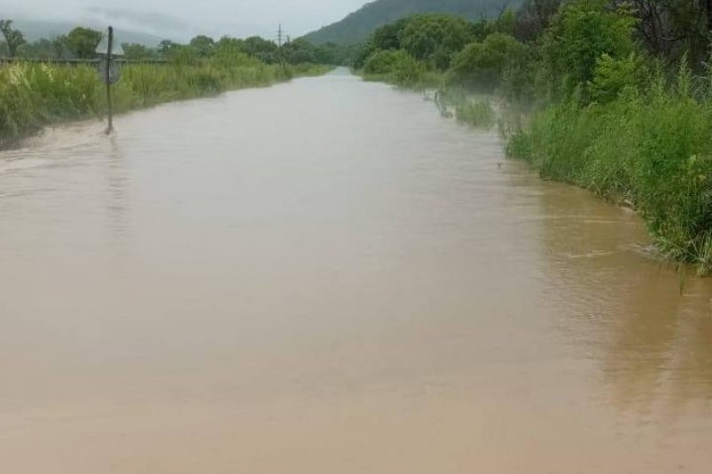 В четырех муниципалитетах Приморья дороги ушли под воду - ряд сел отрезан от большой земли