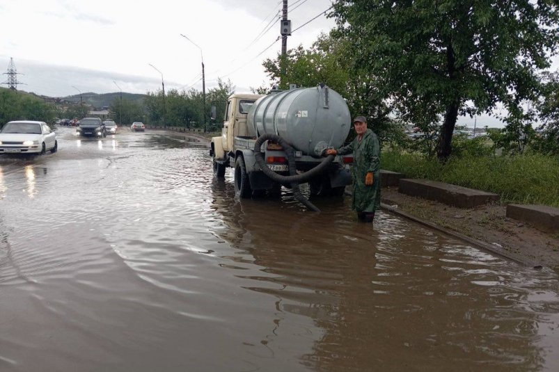 В Улан-Удэ убрали все крупные лужи на центральных дорогах