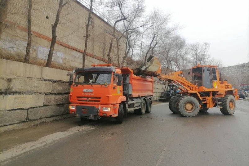 Во Владивостоке отремонтируют разрушенную ливнями подпорную стену на Днепровской