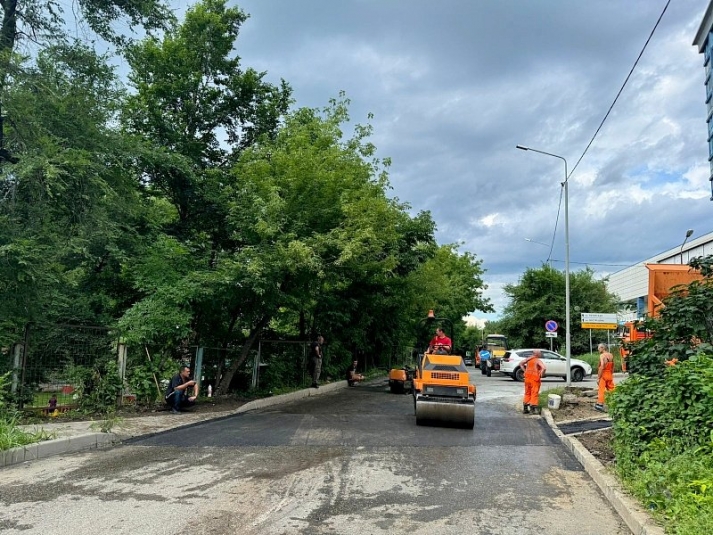 В районе Днепровской, 1 во Владивостоке привели в порядок тротуары
