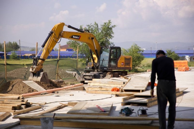 Игорь Шутенков проверил ход строительства спортзала школы № 54 в Улан-Удэ