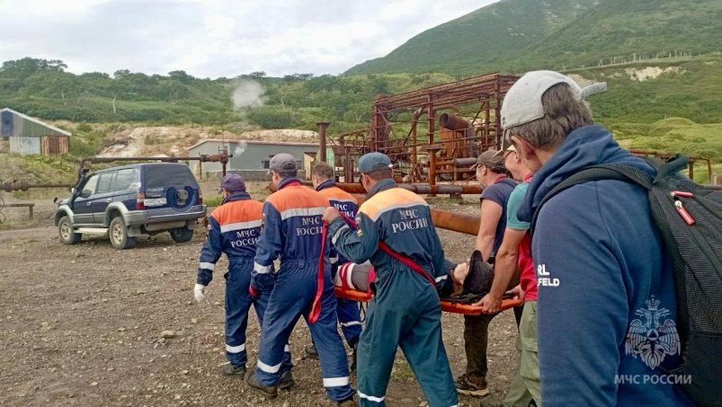 На Курилах сотрудники МЧС эвакуировали получившую травму ноги туристку