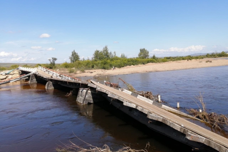 В Бурятии разрушается мост через реку Сухара