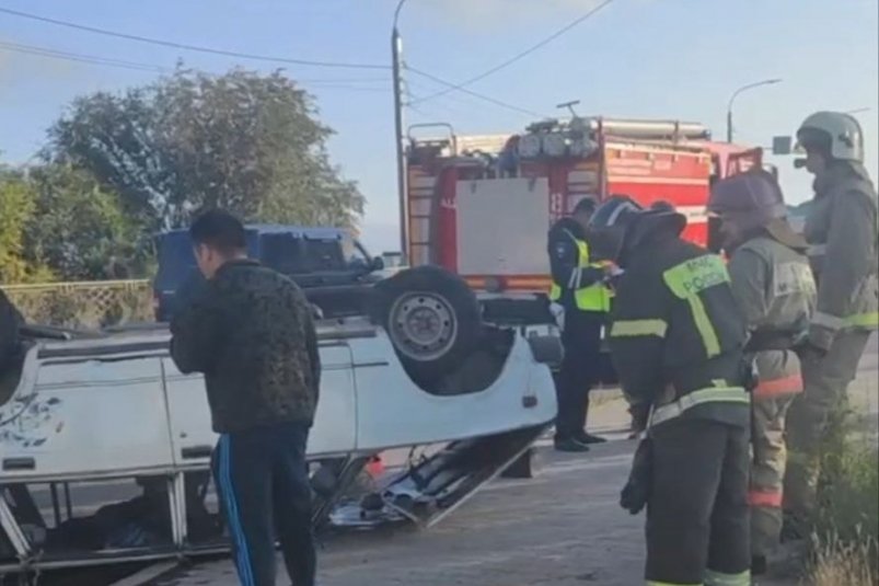 В Улан-Удэ женщина из перевернувшихся 