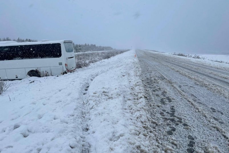 Автобус с пассажирами перевернулся на трассе 