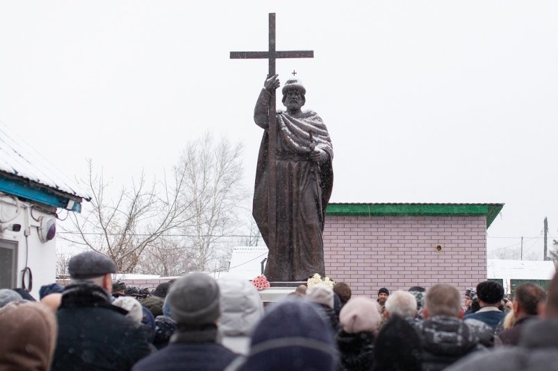 В Комсомольске-на-Амуре состоялось открытие и освящение памятника князю Владимиру