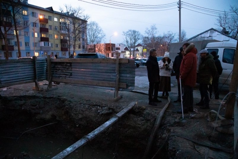 В Южно-Сахалинске устраняют последствия аварии на водопроводе