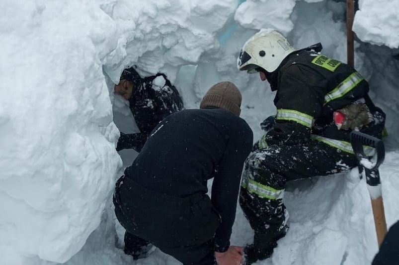 Сахалинец чуть не умер под лавиной в Долинском районе