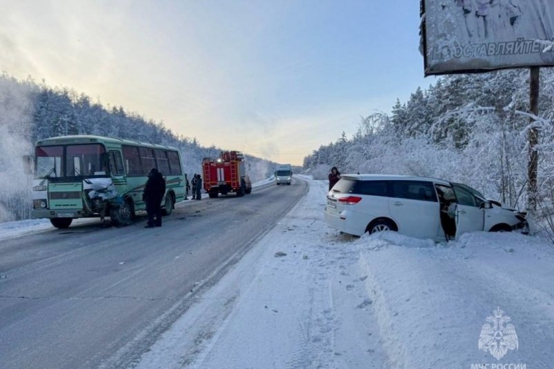 Спасатели  деблокировали пострадавшую при ДТП на трассе в Якутске