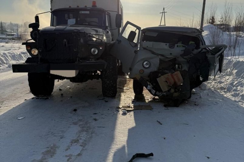 В ДТП пострадали пять человек на трассе в Якутии