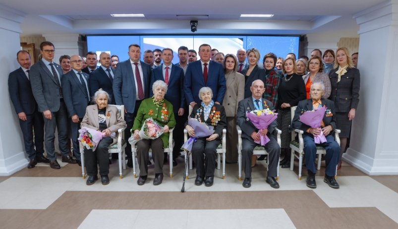 На Сахалине ветеранам Великой Отечественной войны вручили юбилейные медали