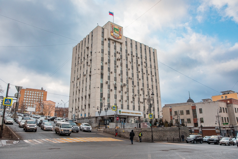 Образование, ЖКХ, дороги: мэрия Владивостока внесла в думу проект бюджета на 2026 год