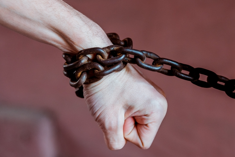 Китайского предпринимателя осудили за дачу взятки сотруднику ФСБ в Приморье