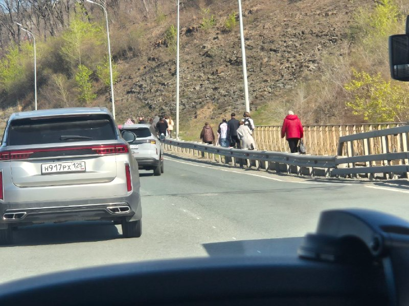 Пассажиры автобуса пошли пешком из-за ДТП на Русском острове ИА PrimaMedia