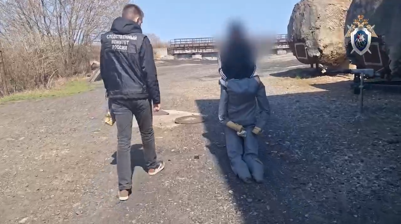 В Приморье раскрыто жестокое убийство в посёлке Хасан скриншот из видео официального ТГ-канала (18+) Следкома Приморья